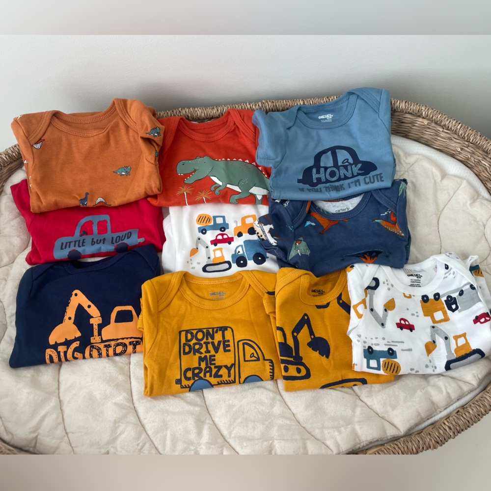 Carters onesies 0-3M box of 10